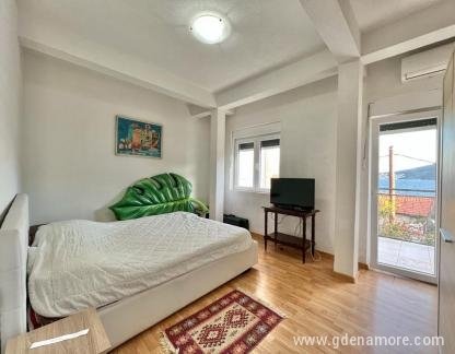 Apartamentos "Citrus" en Đenović, 2b, alojamiento privado en Djenović, Montenegro - ap2b sl1